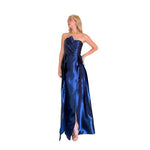 Eiko | Vestido largo strapless con escarola y cauda azul cobalto