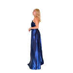Eiko | Vestido largo strapless con escarola y cauda azul cobalto