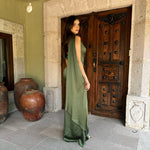 Robin | Vestido largo satín cauda olivo