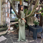 Nelida | Vestido largo con manga ajustable satín olivo
