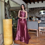 Eiko | Vestido largo strapless con escarola y cauda cobre