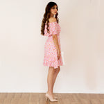 Vestido corto off-shoulders estampado floral rosa