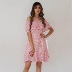 Vestido corto off-shoulders estampado floral rosa